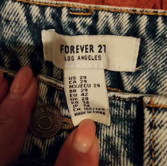 Shorts - Picture 3 of 3